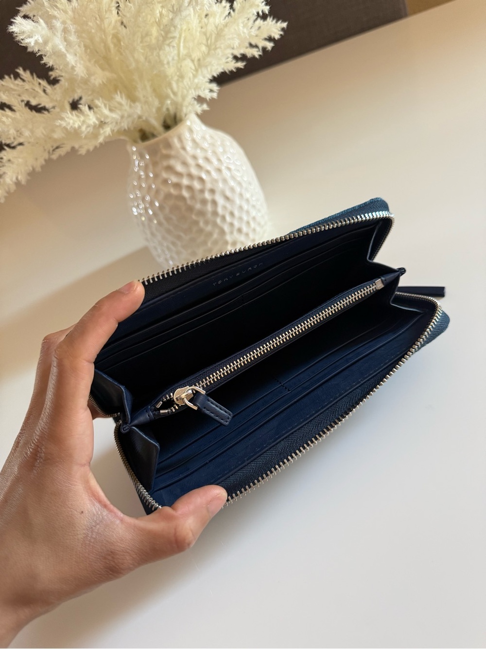 NWT , authentic tory burch denim jeans blue wallet $260 - Picture 9 of 10